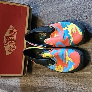 Vans "Off The Wall" Neon Camo unisex slip ons